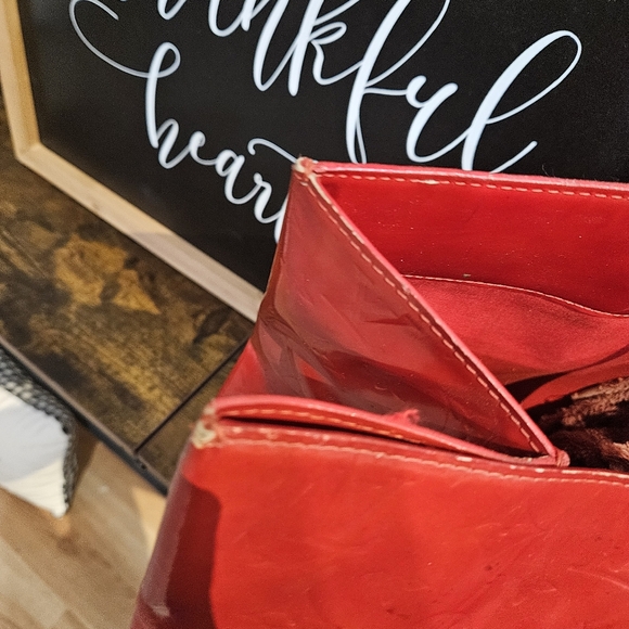 Louis Vuitton Vernis Reade GM Rouge - Picture 9 of 16